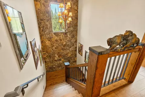Entry Way - 56545 Sunstone Loop #121, Bend, OR 97707 photo 2 of 8