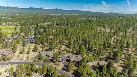 View/Area - 56545 Sunstone Loop #121, Bend, OR 97707 photo 2 of 12
