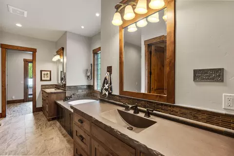 Bath - 56545 Sunstone Loop #121, Bend, OR 97707 photo 1 of 15