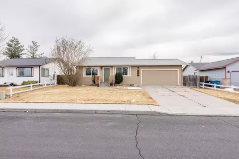 2844 SW Pumice Pl, Redmond, OR 97756