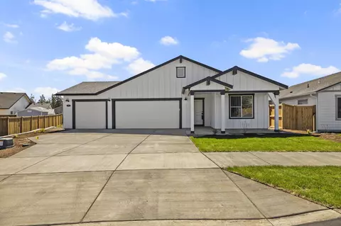 1062 NW Walnut Ave #70, Redmond, OR 97756
