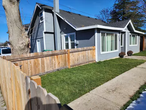 520 W 2nd St, Medford, OR 97501