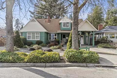 1004 NW Hawthorne Ave, Grants Pass, OR 97526