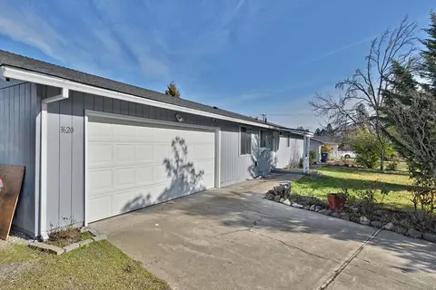 Exterior - 3620 Hilsinger Rd, Phoenix, OR 97535 photo 2 of 6