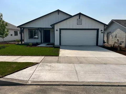 3433 NW 12th St #42, Redmond, OR 97756