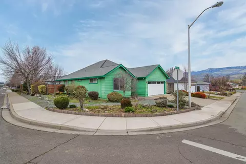 505 Winters Way, Talent, OR 97540