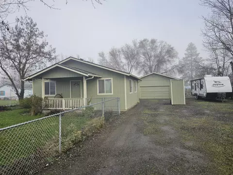 110 Gibbon Rd, Central Point, OR 97502