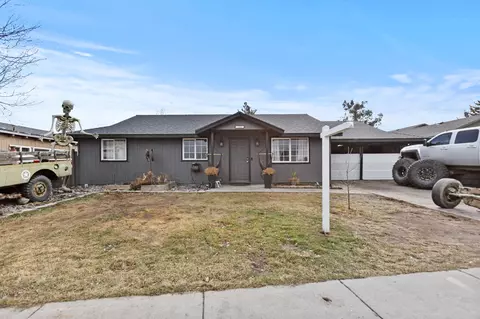 3430 SW Reindeer Ave, Redmond, OR 97756