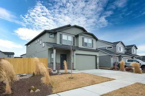 3330 NW 9th St, Redmond, OR 97756