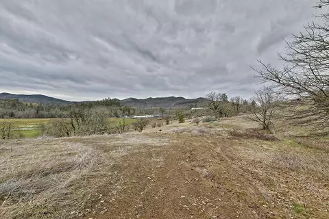 13546 Highway 140, Eagle Point, OR 97524 photo 2