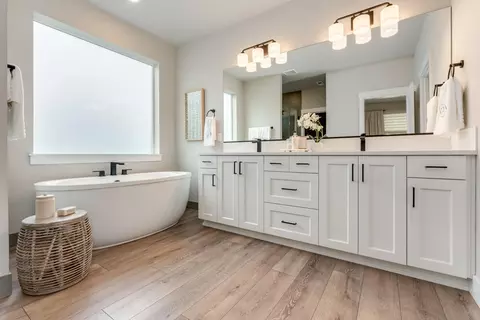 3955 NE Oakside Loop, Bend, OR 97701 photo 7