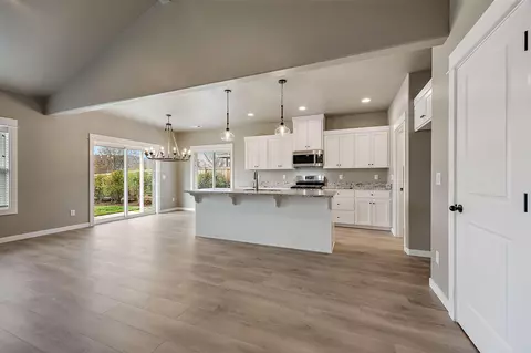 353 Cheney Loop, Central Point, OR 97502 photo 14