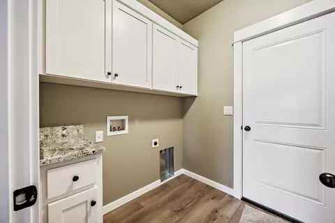 353 Cheney Loop, Central Point, OR 97502 photo 23