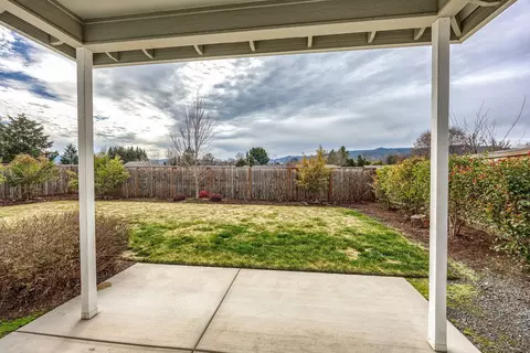 353 Cheney Loop, Central Point, OR 97502 photo 5