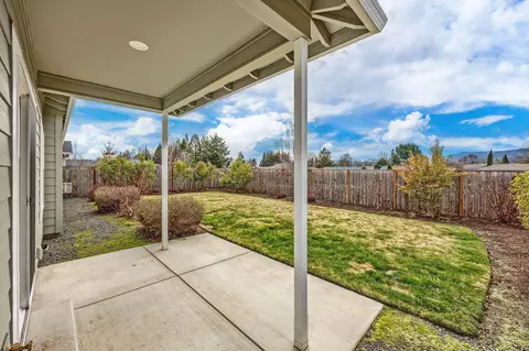353 Cheney Loop, Central Point, OR 97502 photo 6