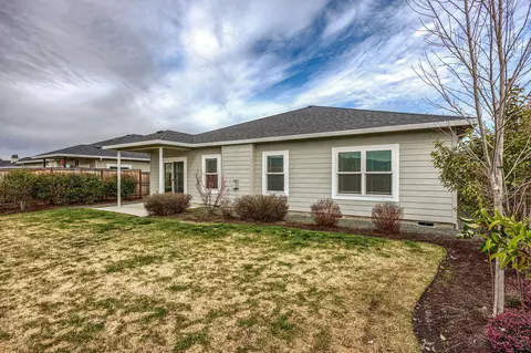 353 Cheney Loop, Central Point, OR 97502 photo 9