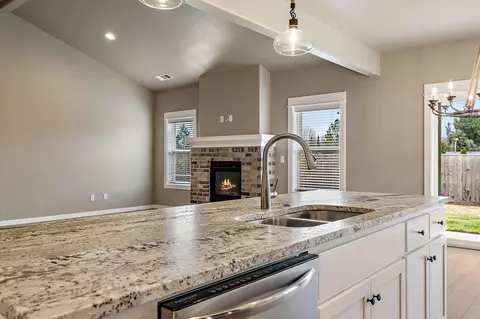 353 Cheney Loop, Central Point, OR 97502 photo 19