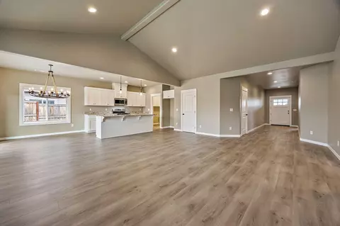 353 Cheney Loop, Central Point, OR 97502 photo 27