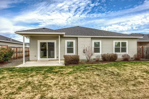 353 Cheney Loop, Central Point, OR 97502 photo 8