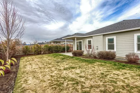 353 Cheney Loop, Central Point, OR 97502 photo 10