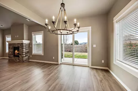 353 Cheney Loop, Central Point, OR 97502 photo 22
