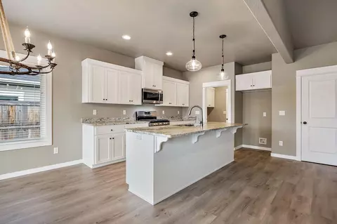 353 Cheney Loop, Central Point, OR 97502 photo 17