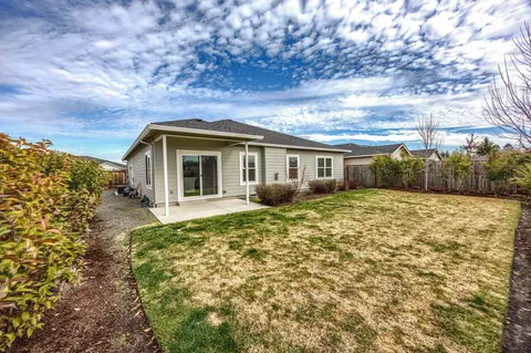 353 Cheney Loop, Central Point, OR 97502 photo 7
