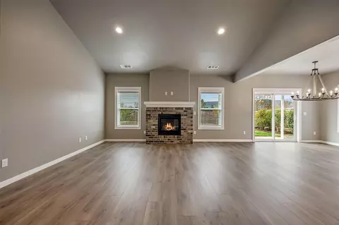353 Cheney Loop, Central Point, OR 97502 photo 13
