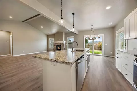 353 Cheney Loop, Central Point, OR 97502 photo 20