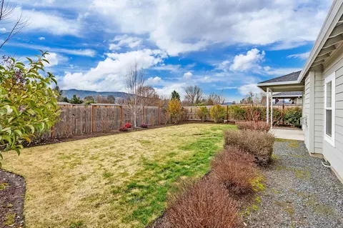 353 Cheney Loop, Central Point, OR 97502 photo 11