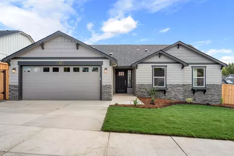 3018 Sky Lakes Dr, Medford, OR 97504