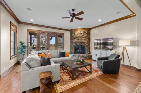 65670 Swallows Nest Ln, Bend, OR 97701