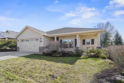 3810 Creek Mont Dr, Medford, OR 97504