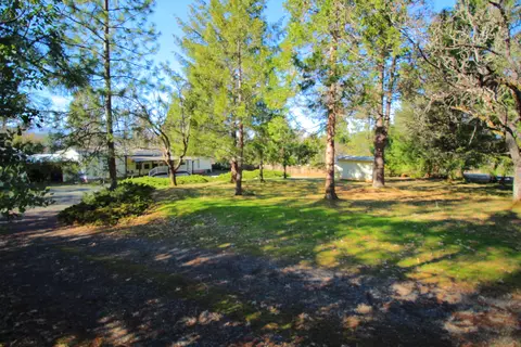 726 Summit Loop, Grants Pass, OR 97527 photo 8