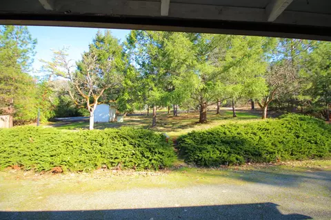 726 Summit Loop, Grants Pass, OR 97527 photo 5