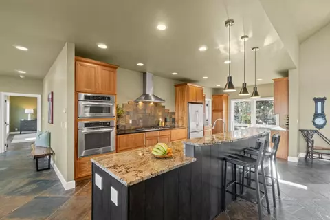 64891 Collins Rd, Bend, OR 97701 photo 9