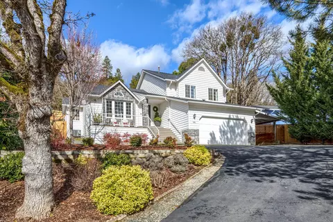 106 Willow Ln, Rogue River, OR 97537