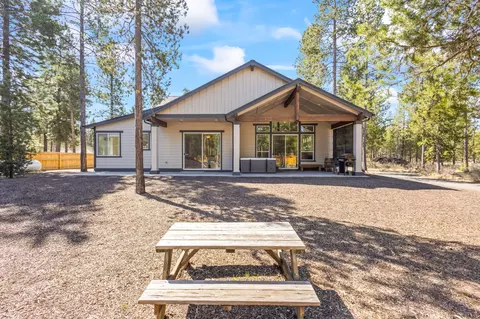 Exterior - 17138 Downey Rd, Bend, OR 97707 photo 6 of 8