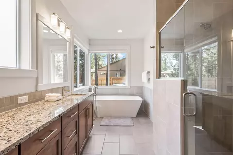 Bath - 17138 Downey Rd, Bend, OR 97707 photo 1 of 4