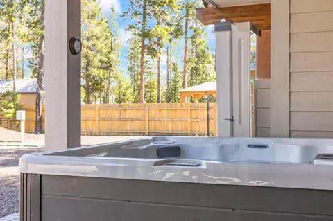 Exterior - 17138 Downey Rd, Bend, OR 97707 photo 4 of 8
