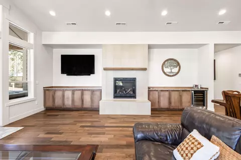 Living - 17138 Downey Rd, Bend, OR 97707 photo 2 of 2
