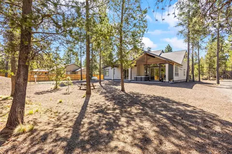 Exterior - 17138 Downey Rd, Bend, OR 97707 photo 7 of 8