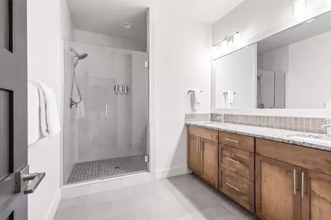 Bath - 17138 Downey Rd, Bend, OR 97707 photo 3 of 4