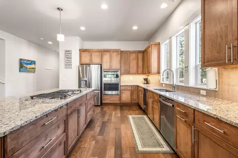Kitchen - 17138 Downey Rd, Bend, OR 97707 photo 2 of 4