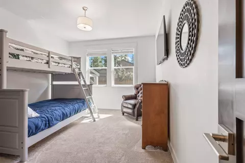 Bedroom - 17138 Downey Rd, Bend, OR 97707 photo 5 of 9