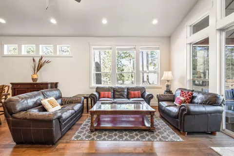 Living - 17138 Downey Rd, Bend, OR 97707 photo 1 of 2