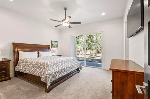 Bedroom - 17138 Downey Rd, Bend, OR 97707 photo 1 of 9