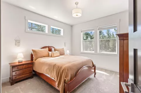 Bedroom - 17138 Downey Rd, Bend, OR 97707 photo 7 of 9
