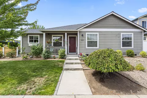 309 Clear View Pkwy, Talent, OR 97540