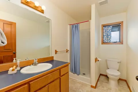 Bath - 64975 Allen Rd, Bend, OR 97703 photo 5 of 5